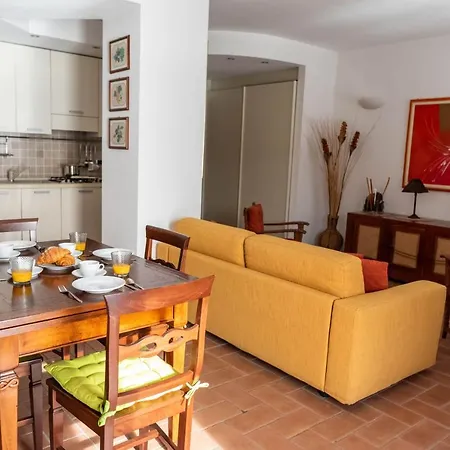 בית נופש By The 29 - By Lovecomo מנאג'יו